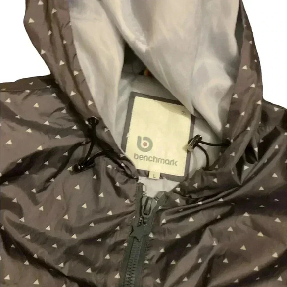 Benchmark rain jacket - Picture 3 of 3